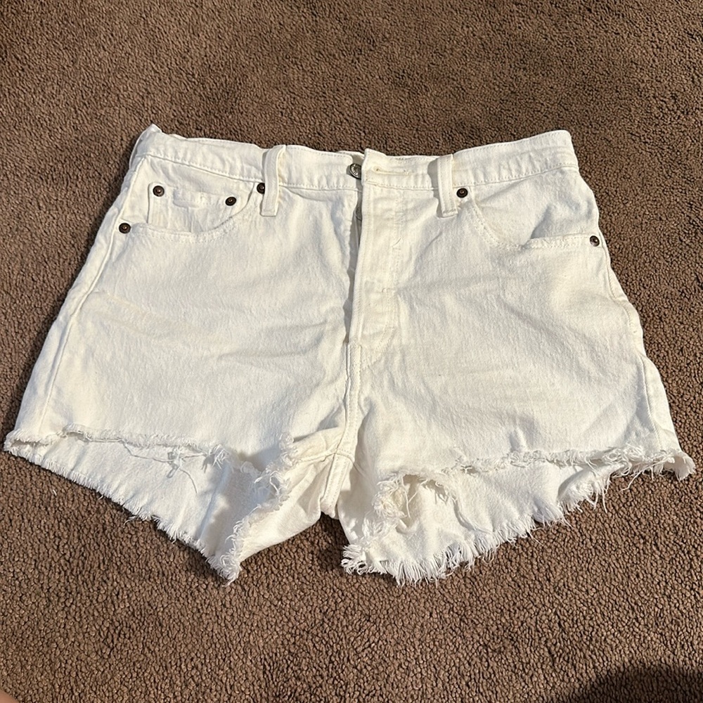 Levi’s white Jean shorts sz 29